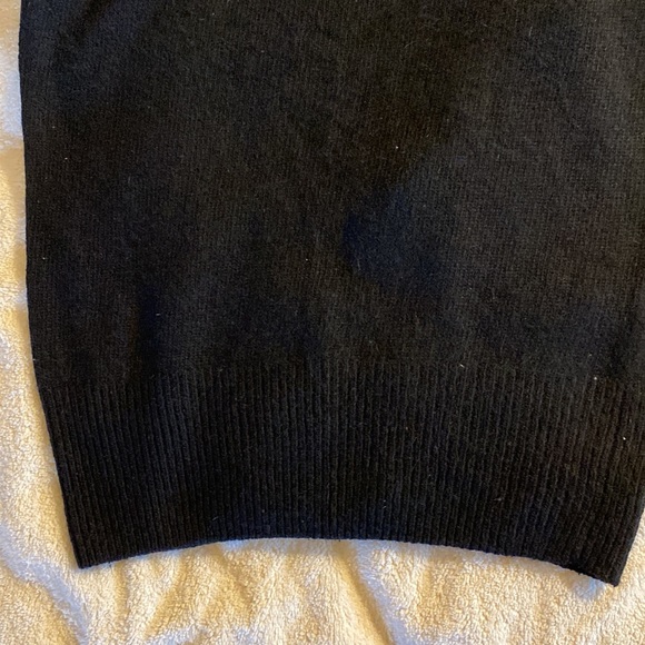 Long Black sweater with wide neck perfect with leggings - Picture 3 of 6